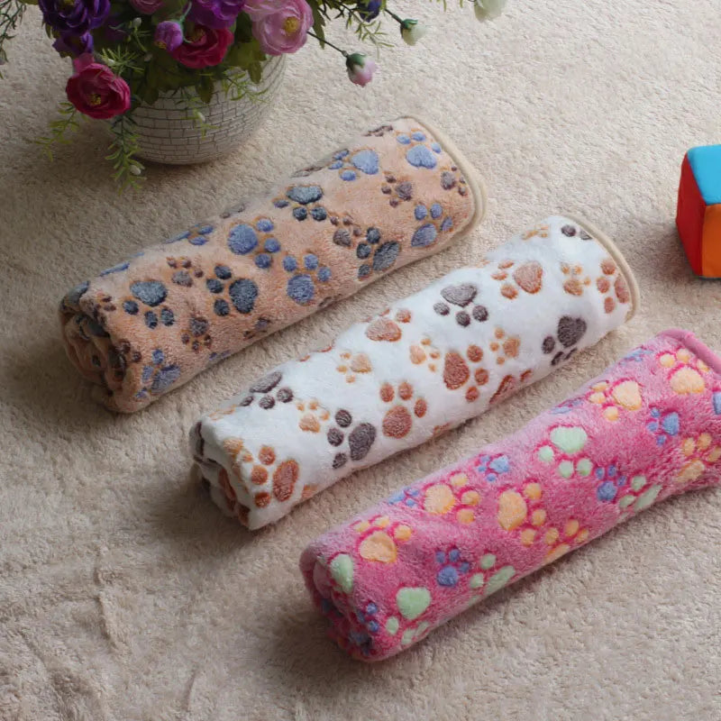 SnuggleNest Pet Blanket - Soft Fleece Dog & Cat Throw