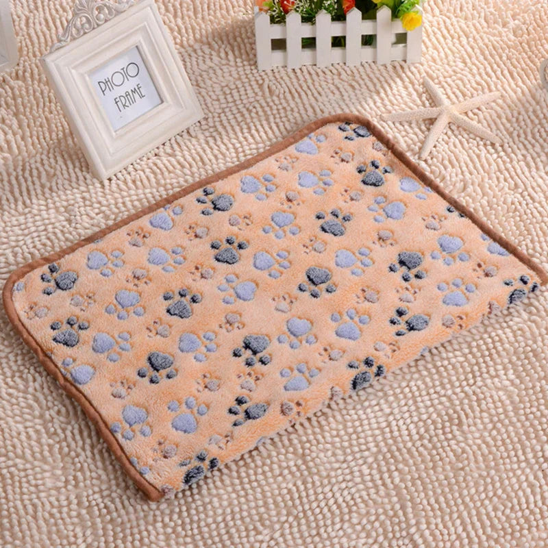 SnuggleNest Pet Blanket - Soft Fleece Dog & Cat Throw