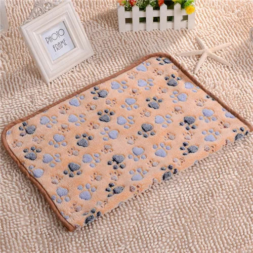 SnuggleNest Pet Blanket - Soft Fleece Dog & Cat Throw