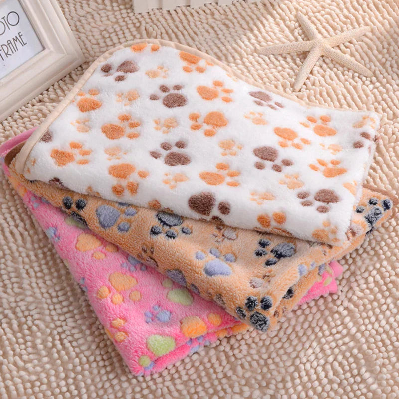 SnuggleNest Pet Blanket - Soft Fleece Dog & Cat Throw